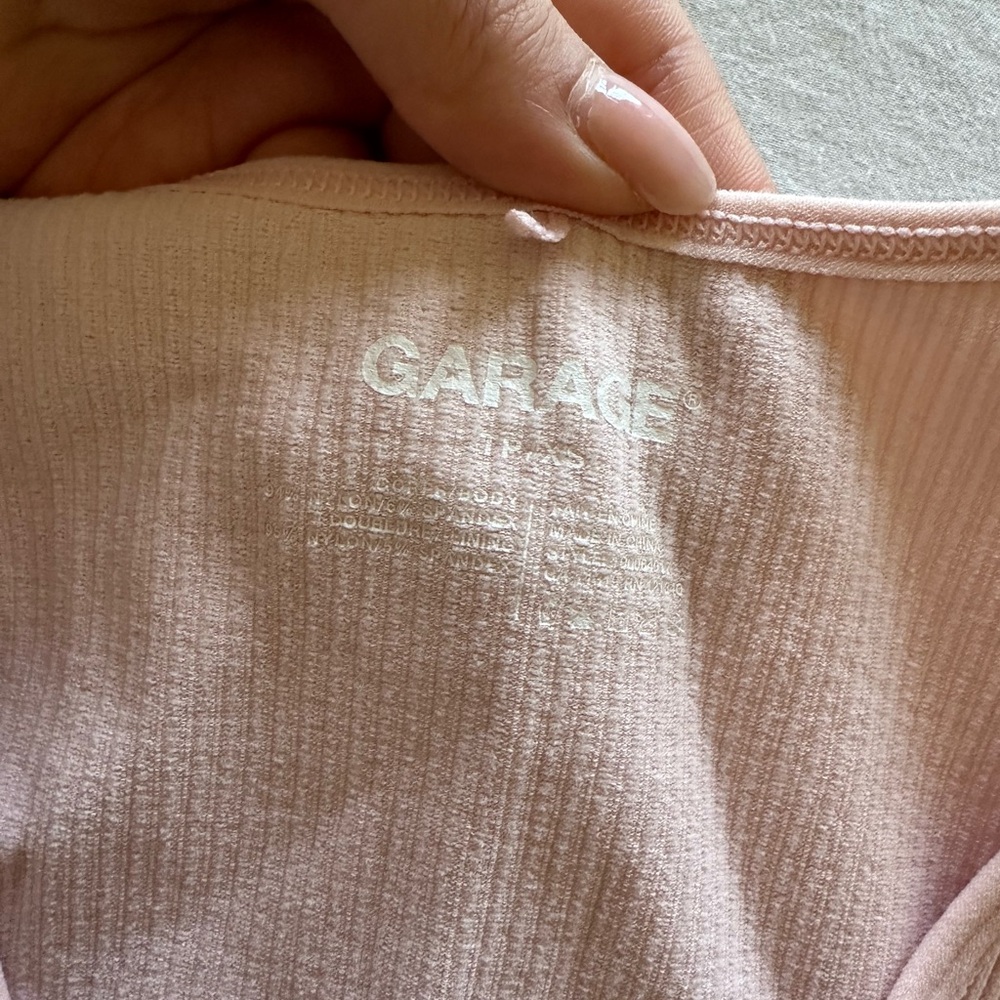 Garage Ribbed V-Neck Crop Top - Picture 3 of 3